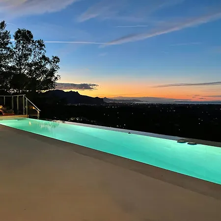 Hébergement de vacances With Optional Heated Pool In Javea